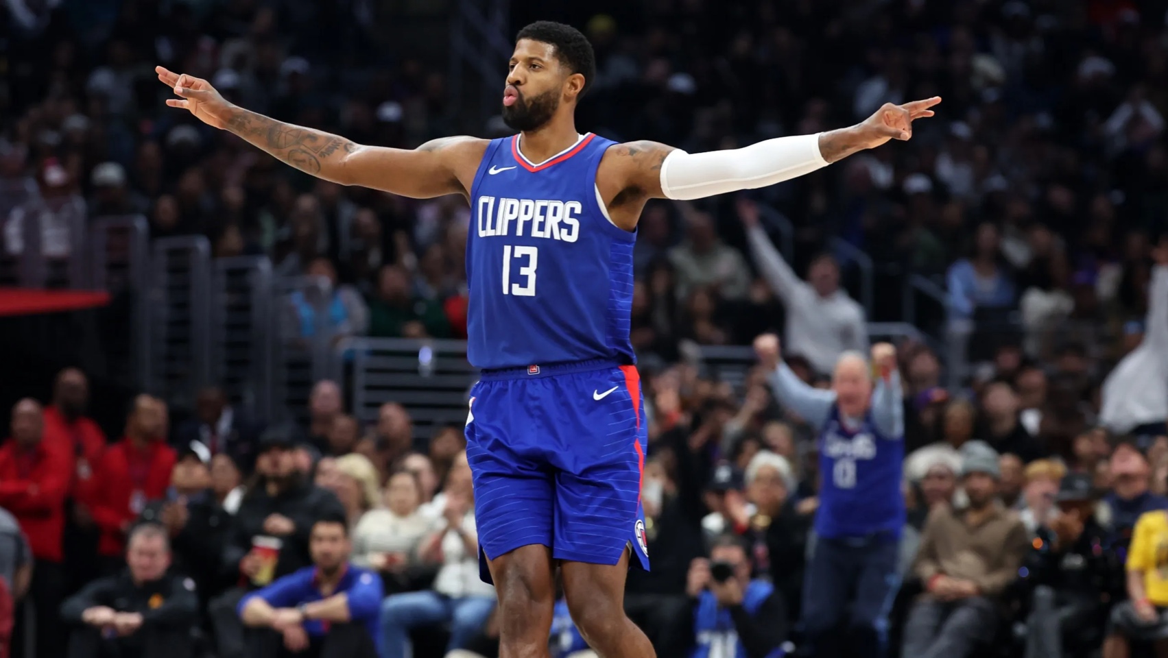 指向蓝黑军 指向蓝黑军